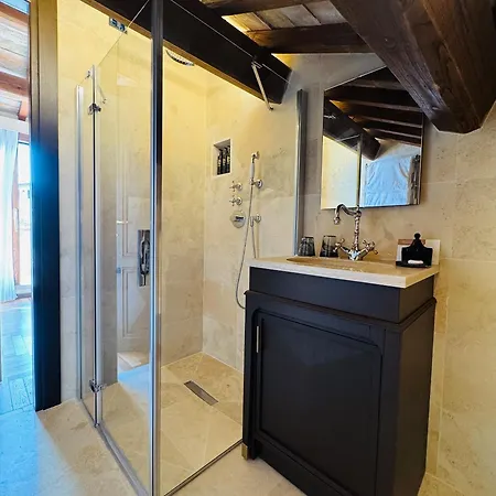 Palazzo Gambirasi 3* ローマ