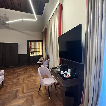 Palazzo Gambirasi 3*