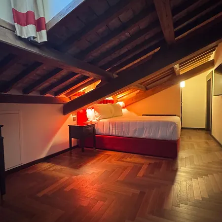 Palazzo Gambirasi 3* ローマ