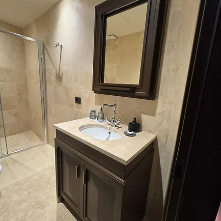 Palazzo Gambirasi 3* ローマ